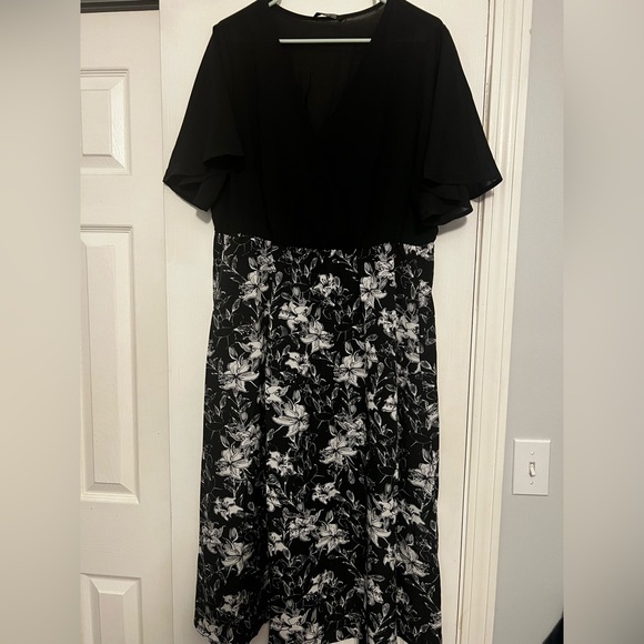 BloomChic Dresses & Skirts - Bloom chic light and flowy black and multi dress
